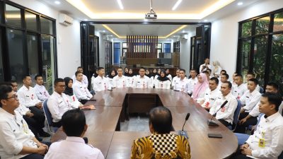 Taruna STPN melakukan pemetaan dan verifikasi data pertanahan di lapangan.