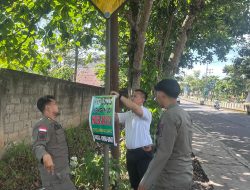 Satpol PP Tertibkan Banner Iklan Ilegal