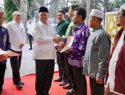 Menteri Nusron Serahkan Sertipikat Wakaf