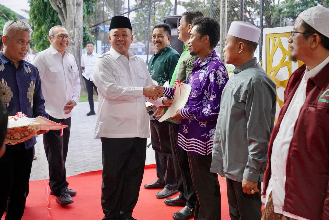 Penyerahan sertipikat tanah wakaf di Sulawesi Tengah
