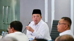 Rapat pimpinan ATR/BPN membahas berkas layanan pertanahan.