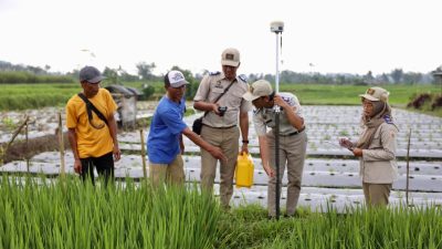 Ilustrasi program PTSL untuk sertipikat tanah.