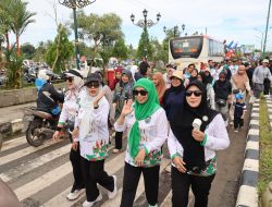 Jalan Santai Meriahkan HUT ke-23 Balangan, Sri Huriyati Ajak Masyarakat Hidup Sehat dan Kompak