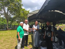 Bupati Balangan Serahkan Daging Kurban untuk Mualaf di Tebing Tinggi