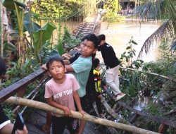 Jembatan Penghubung Desa Hujan Mas – Tarangan Hampir Putus