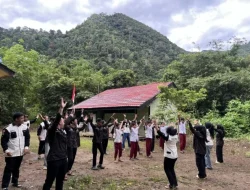 Menembus Pegunungan Meratus, Mahasiswa Universitas Sapta Mandiri Bawa Harapan Pendidikan untuk Anak Pedalaman Balangan