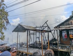 Lima Rumah Ludes Terbakar di Muara Ninian