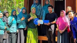 Ketua TP PKK Balangan dan Bank Kalsel Serahkan Kunci Program Bedah Rumah