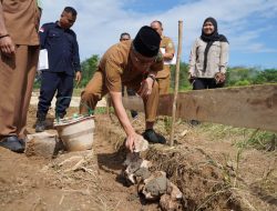 Peletakan Batu Pertama Langgar At-Taqwa Perkuat Semangat Gotong Royong
