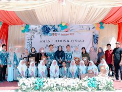 SMAN 1 Tebing Tinggi Gelar Pembagian Rapor dan Penghargaan Siswa