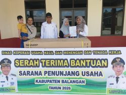 DKUKMTK Balangan Serahkan Booth Container dan Freezer untuk UMKM