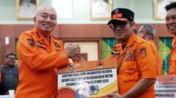 Gubernur Kalsel Serahkan Bantuan Peralatan Karhutla untuk BPBD Balangan
