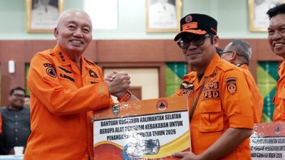 Gubernur Kalsel Serahkan Bantuan Peralatan Karhutla untuk BPBD Balangan