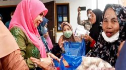 Bunda Sri Imbau Masyarakat Balangan Jaga Kesehatan di Tengah Kondisi Berasap