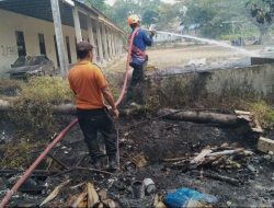 Karhutla Melanda Desa Batumandi, Petugas Bergerak Padamkan Api