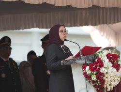 Ketua DPRD Balangan Hj. Lindawati Bacakan Teks Proklamasi pada HUT Ke-81 RI