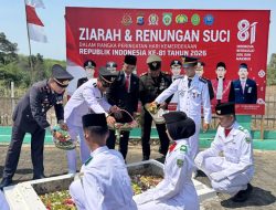 HUT ke-81 RI, Jajaran Kecamatan Juai dan Halong Ziarah ke Makam Pahlawan