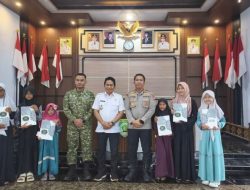 Pemkab Balangan Salurkan 50 Mushaf Al-Qur’an untuk Santri