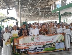 Pemkab Balangan Salurkan Bantuan Pendidikan Santri