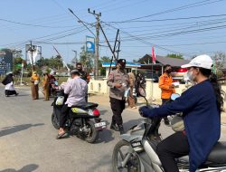 Pemerintah Kecamatan Halong Bersama Polsek dan Koramil Bagikan Masker Gratis