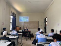 Dosen Teknologi Informasi USM Bekali Peserta BLK Balangan Komunikasi Efektif