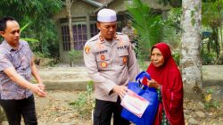 Kapolres Balangan Salurkan Bantuan Barakallah ke Warga Desa Auh