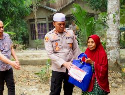 Kapolres Balangan Salurkan Bantuan Barakallah ke Warga Desa Auh