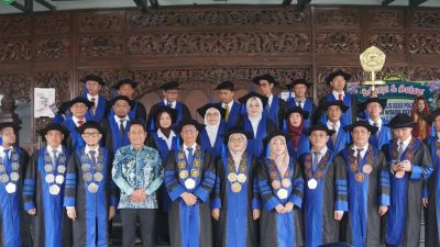 Bupati Balangan Terima Penghargaan Poliban atas Komitmen Program 1000 Sarjana