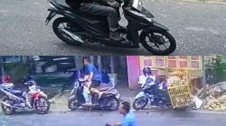 CCTV Warga Telusuri Jejak Dua Orang Diduga Terlibat Pencurian Motor di Papuyuan