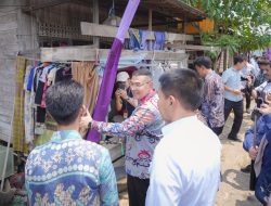 Wamen Ossy Serahkan Sertipikat MBR untuk Rumah Layak Huni