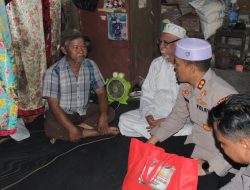 Kapolres Balangan Bersama Baznas Bagikan Sembako untuk Lansia di Lampihong
