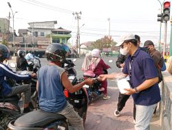 Kabut Asap Makin Pekat, Relawan UNIVSM Peduli Turun ke Jalan Bagikan Ratusan Masker