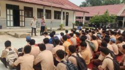 Polsek Halong Intensifkan Pembinaan Remaja, Ajak Pelajar SMAN 1 Halong Jadi Pelopor Anti-Bullying dan Tertib Lalu Lintas