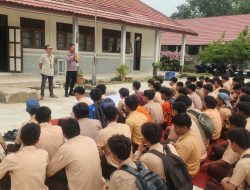Polsek Halong Intensifkan Pembinaan Remaja, Ajak Pelajar SMAN 1 Halong Jadi Pelopor Anti-Bullying dan Tertib Lalu Lintas