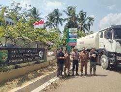 Tanggap Darurat Kemarau, Polsek Halong Bersama PT Jhonlin Baratama Kirim Armada Air Bersih ke Desa Terdampak