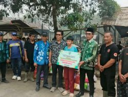 Wabup Balangan Salurkan Bantuan bagi Korban Kebakaran Baruh Penyambaran