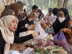 DKP3 Balangan Hadirkan Gerai Pangan Murah, Sayuran Gratis Turut Dibagikan