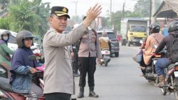 Kapolres Balangan Turun Langsung Atur Arus Kendaraan di SPBU Haur Batu