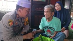 Kapolres Balangan Salurkan BARAKALLAH untuk Lansia di Desa Sirap