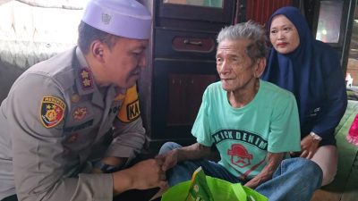 Kapolres Balangan Salurkan BARAKALLAH untuk Lansia di Desa Sirap